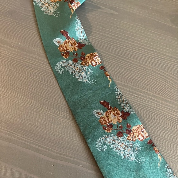 Valentino Carvatte Men’s Silk Vintage Necktie - Picture 2 of 4
